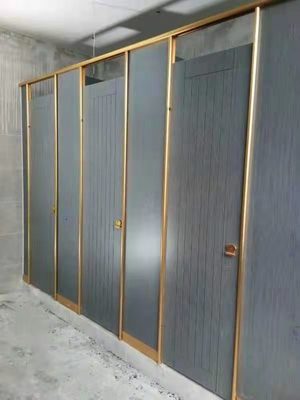 成都站洗手間隔斷定制 抗倍特板的優(yōu)勢與應(yīng)用